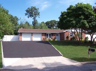 50 Dorothy St, Port Jefferson Station, NY 11776