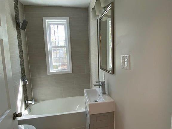 3rd image of 7409 Fendall Ave