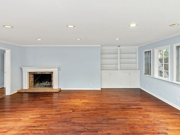 4th image of 905 Napoli Dr #1