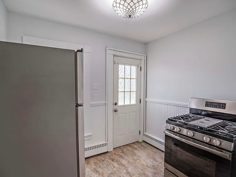400 Wilson St — Photo 5