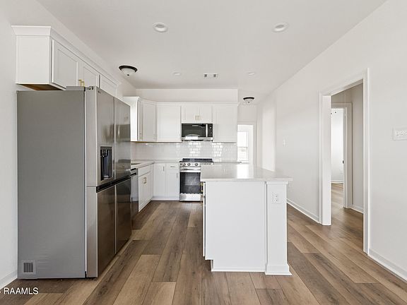 4th image of 404 Willowbend Way