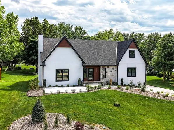 5263 SW Raintree Pkwy, Lees Summit, MO 64082