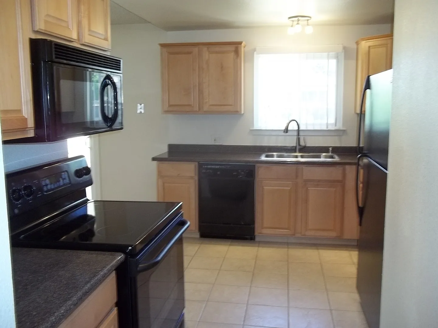 Clovis area home offering nice updates. Close to Fresno State, shopping and FWY 168. — Photo 4