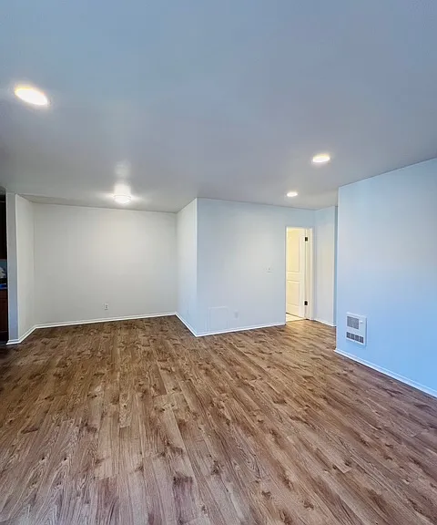 1676 Maple Ave #27 — Photo 3