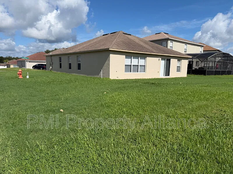 3 bed, 2.0 bath, 1896 sqft, $1,998 — Photo 3