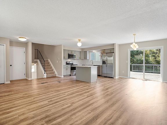 5th image of 673 Beaverbrook Ct