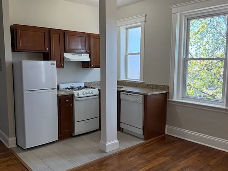 11933 Commonwealth Ave #23 — Photo 4