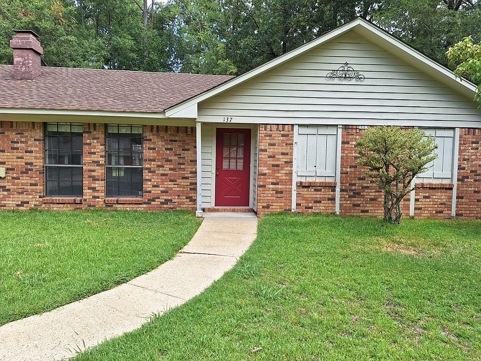 1st image of 137 Bent Creek Dr