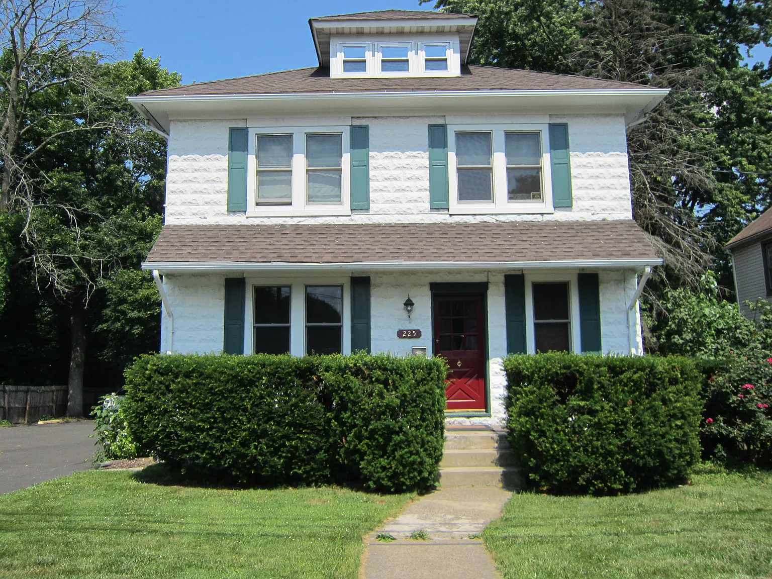 225 N Pine St photo 1