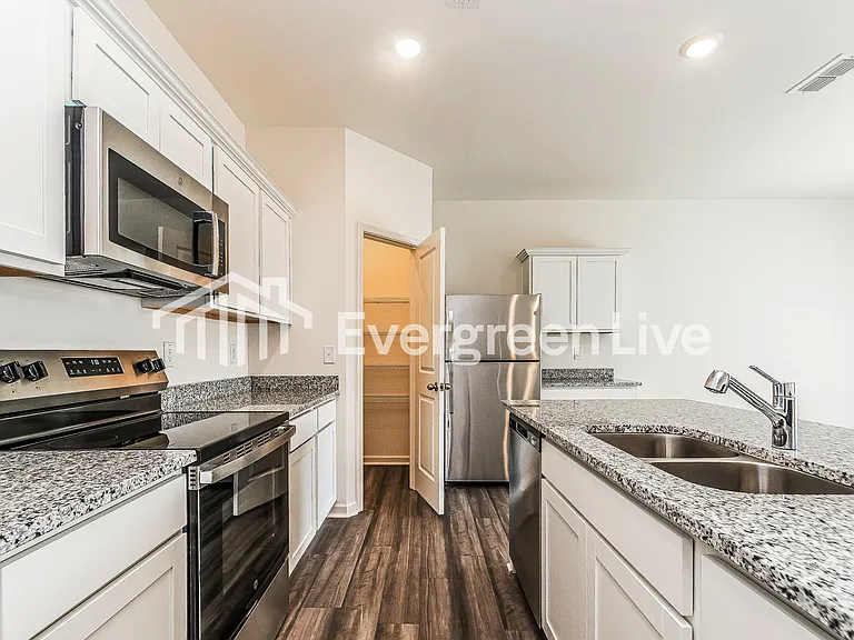 713 Shepard Rock Dr — Photo 4