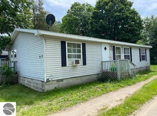 517 W Main St, Kingsley, MI 49649