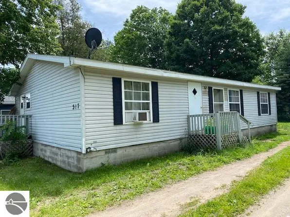 517 W Main St, Kingsley, MI 49649