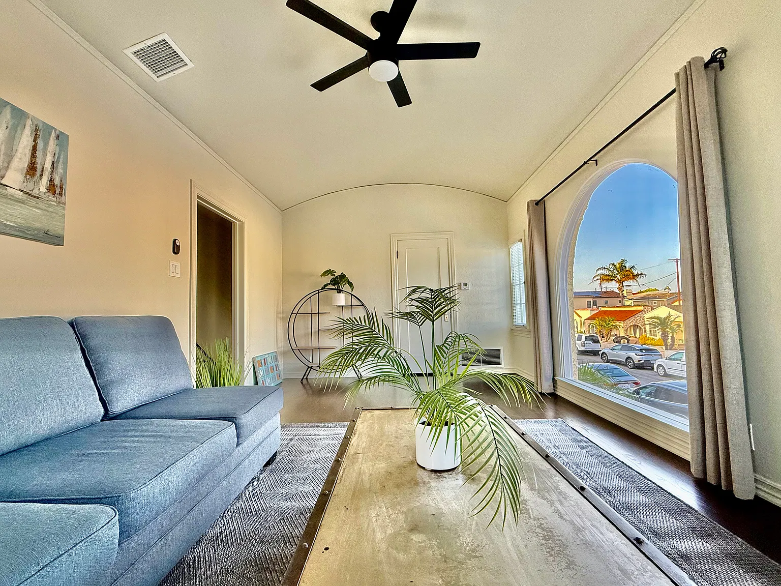 211 Corona Ave — Photo 2