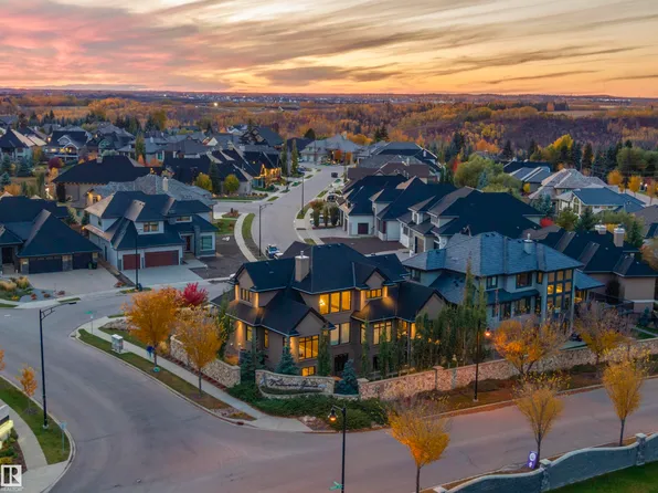 2807 Wheaton Dr NW, Edmonton, AB T6W 2M6