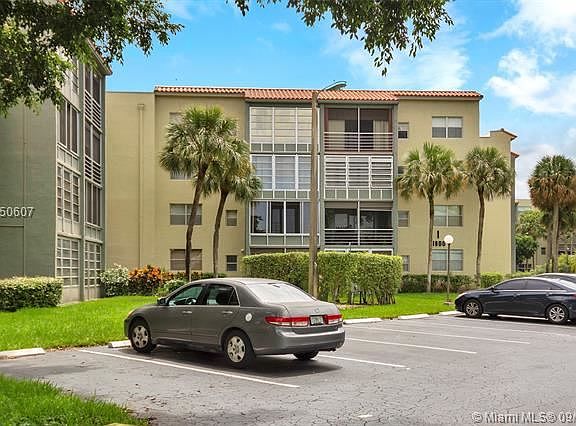 2nd image of 1800 N Lauderdale Ave APT 1414