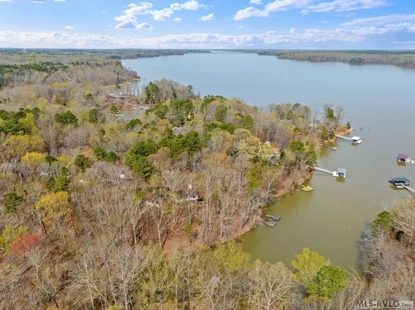 46 Crescent Ln, Clarksville, VA 23927
