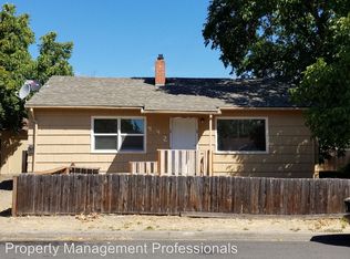 442 SW H St, Grants Pass, OR 97526