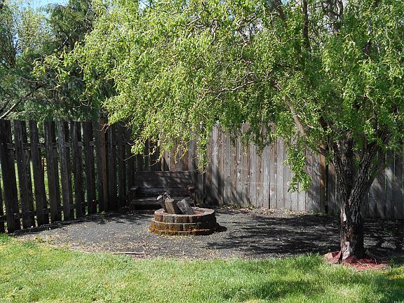 Backyard fire pit