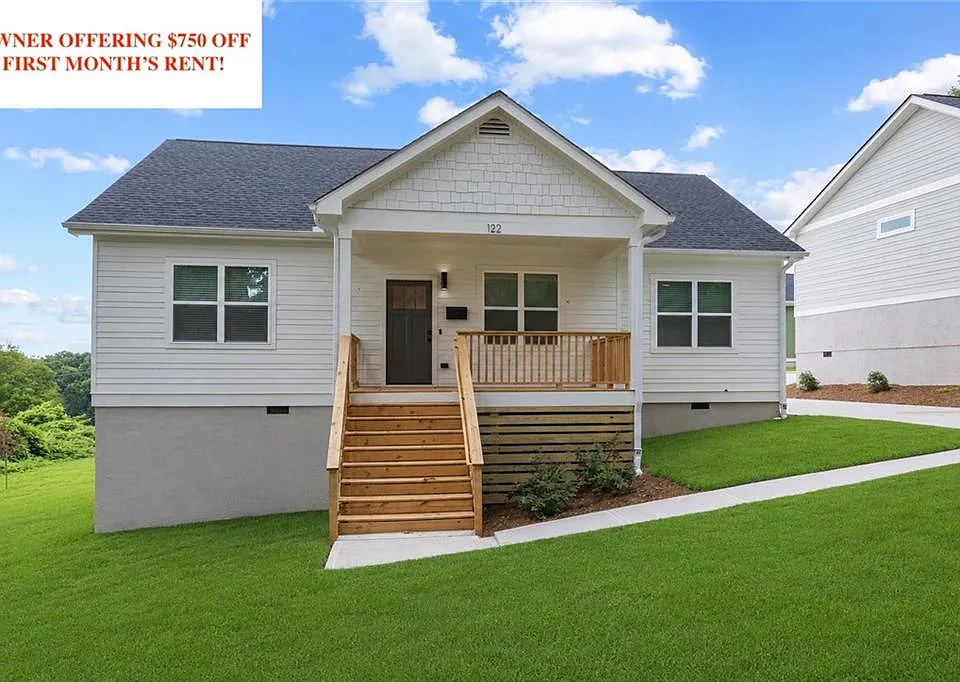 122 Hilltop Dr SW