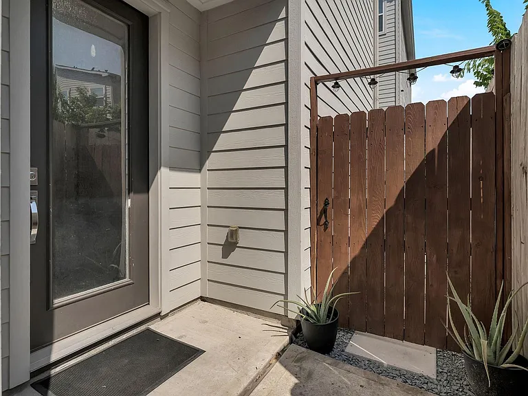 607 Bayou St — Photo 23