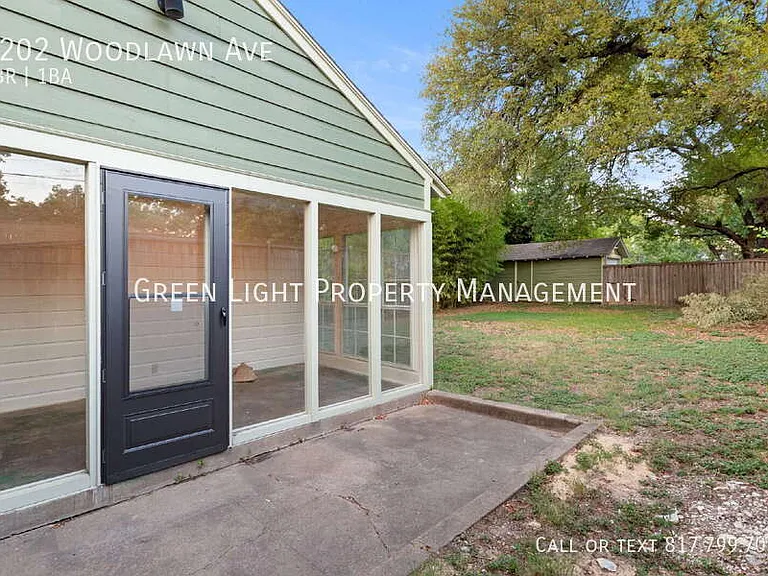 1202 Woodlawn Ave — Photo 31