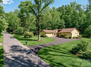 63 Pinecroft Rd, Asheville, NC 28804