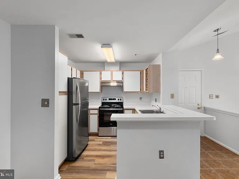 4406 Silverbrook Ln #302 — Photo 18