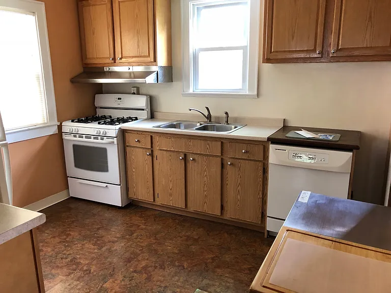 159 Raleigh St — Photo 2