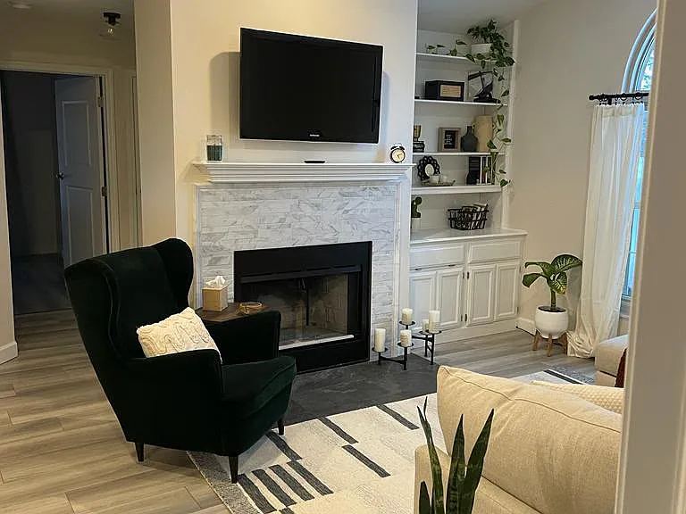 5860 Locbury Ln — Photo 3