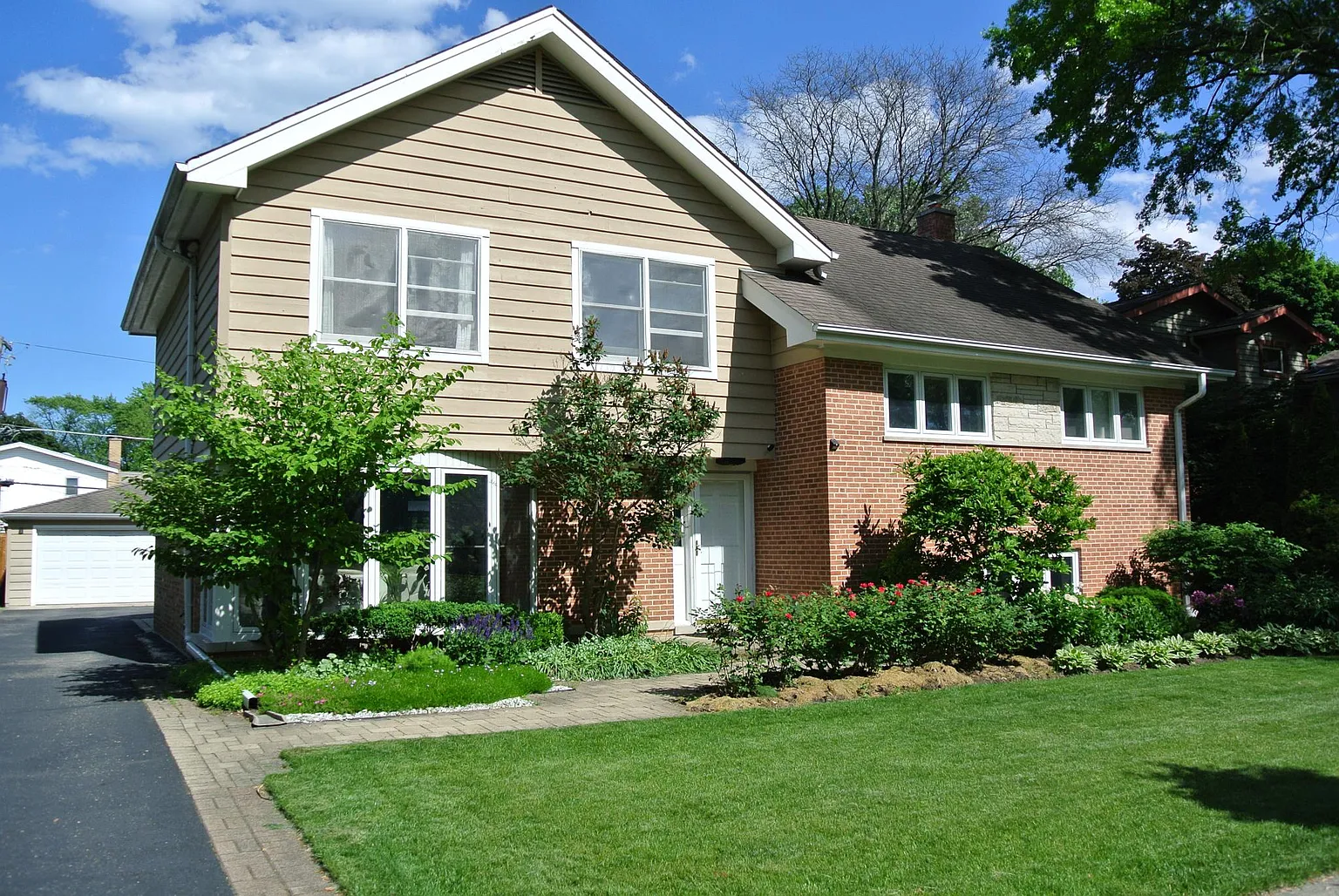 426 Locust Rd photo 1