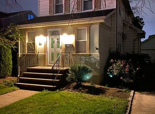 11 Walnut St, West Hempstead, NY 11552