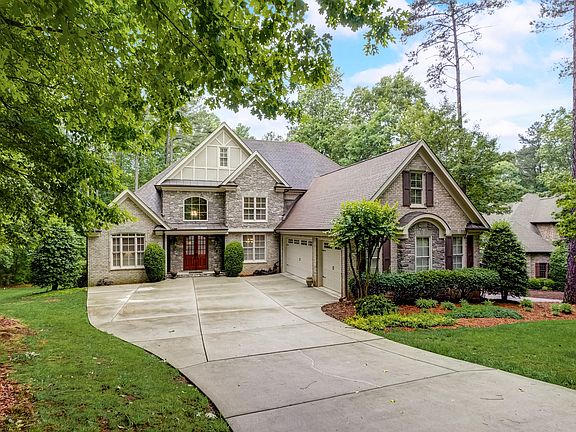 2nd image of 1300 Caistor Ln