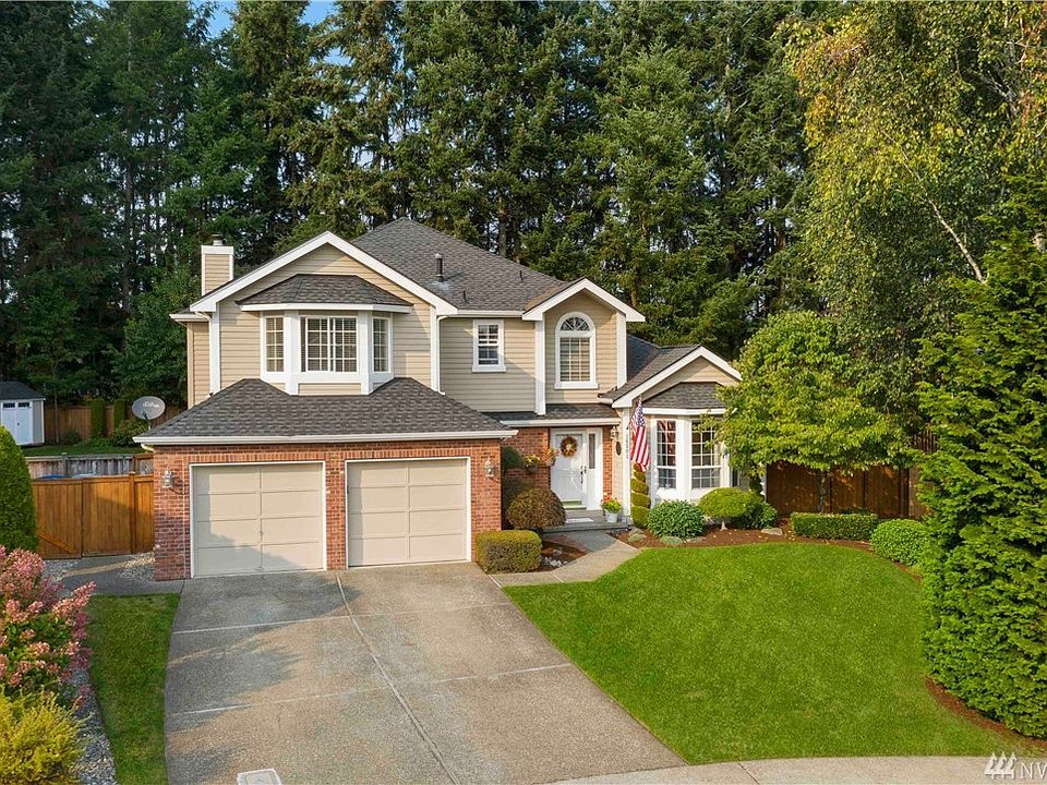 Situated in a cul-de-sac and backed by a greenbelt, this home is perfectly situated in a highly desirable neighborhood.