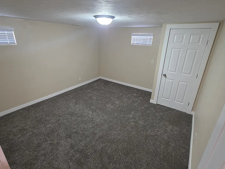 334 W 985 N — Photo 20