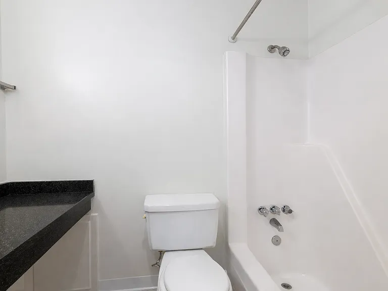 North Arch Village Apartments — Photo 37
