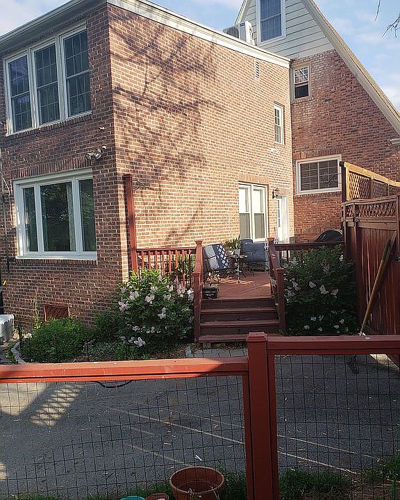 2nd image of 16 Cedar St