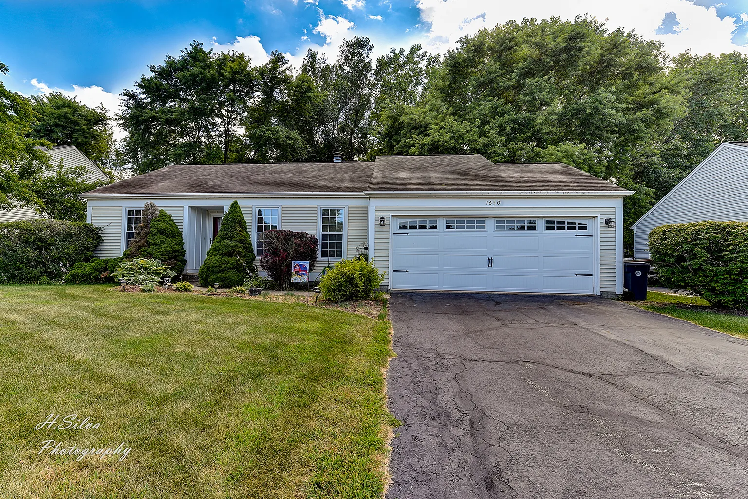 1650 Riverwood Dr photo 1