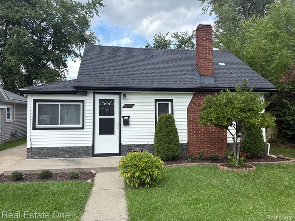 16228 Kirkshire Ave, Beverly Hills, MI 48025