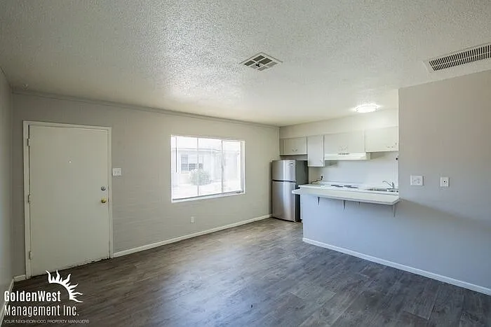 1 bed, 1.0 bath, 475 sqft, $895 — Photo 3