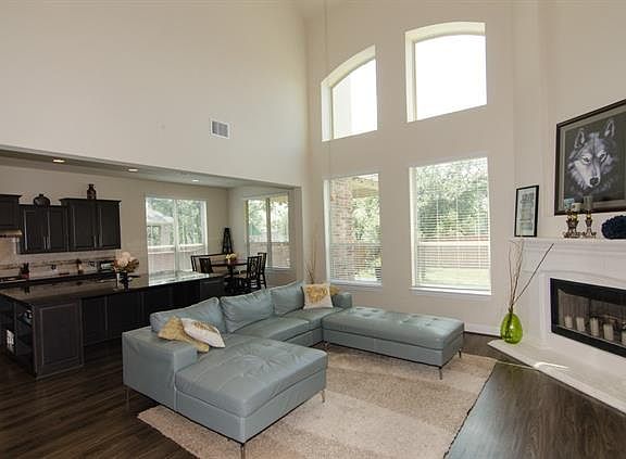 3rd image of 1800 Hollowback Dr