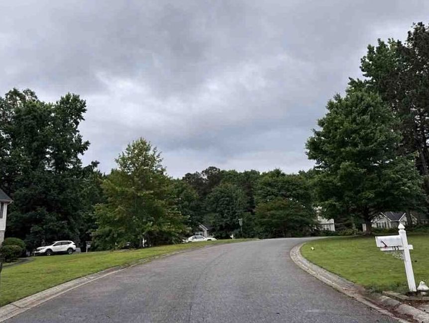Exterior Neighborhood (street photo)