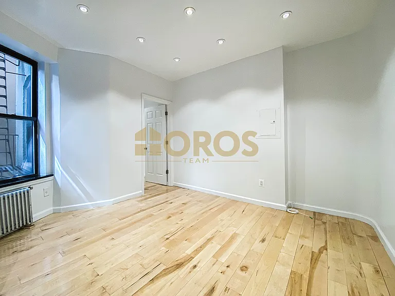 262 E 2nd St #2E — Photo 1