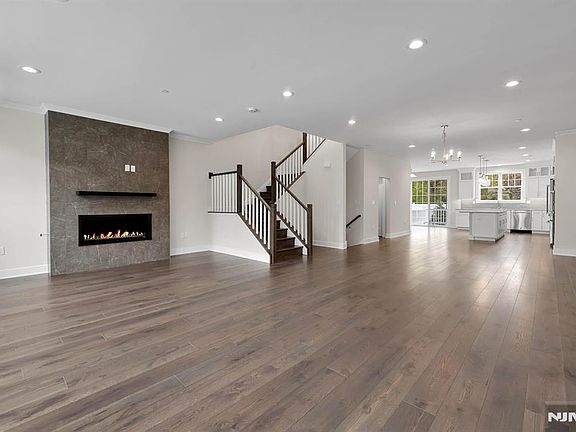 3rd image of 92 Cinnamon Dr