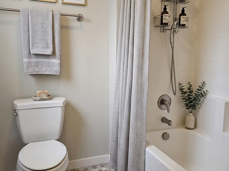 324 NE 3rd St #E102 — Photo 7