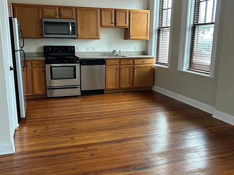 124 Main St — Photo 16