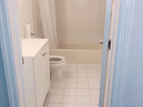 3rd image of 372 Lucille Ave