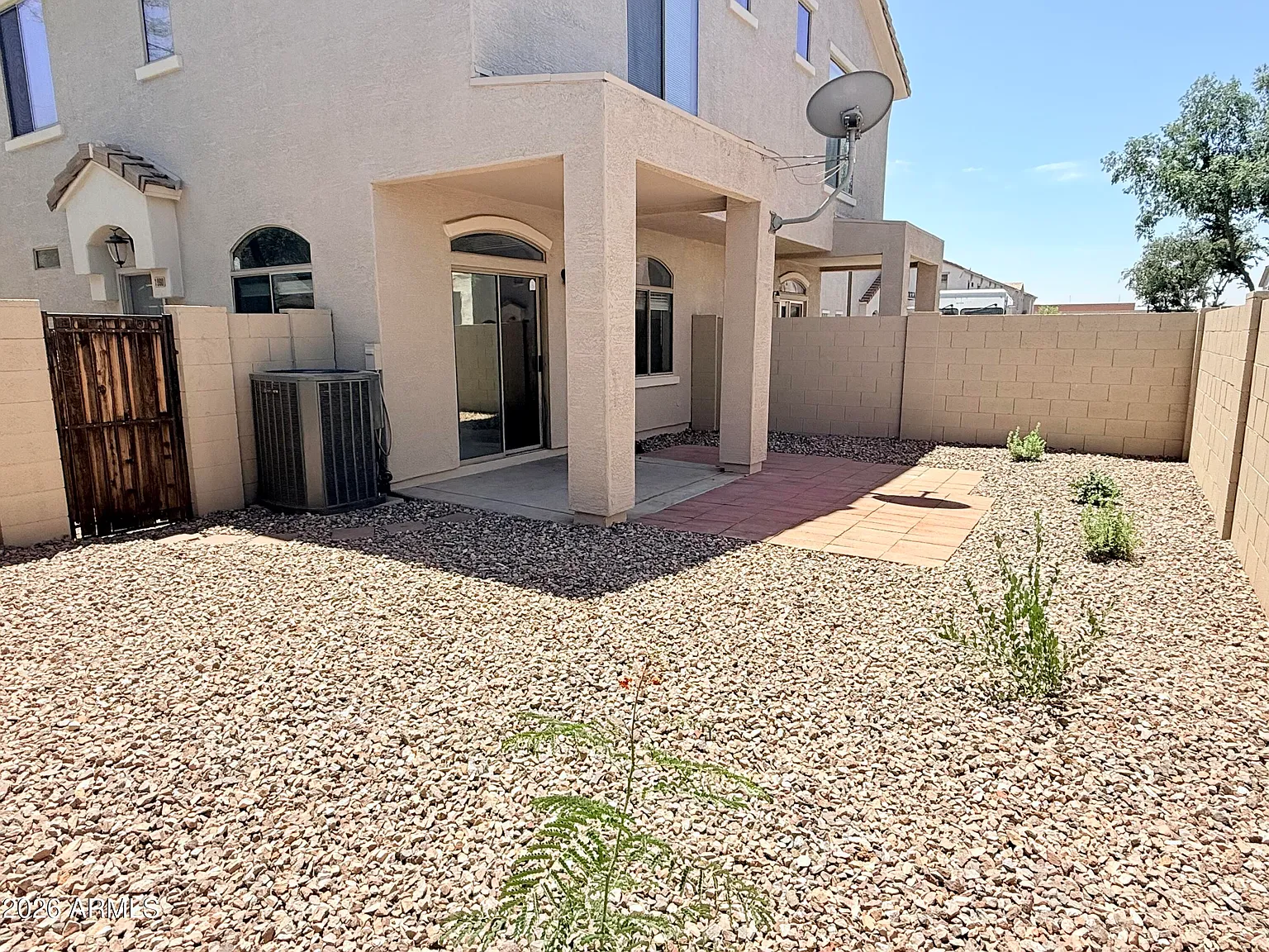 3 bed, 2.5 bath, 1468 sqft, $2,400 — Photo 4