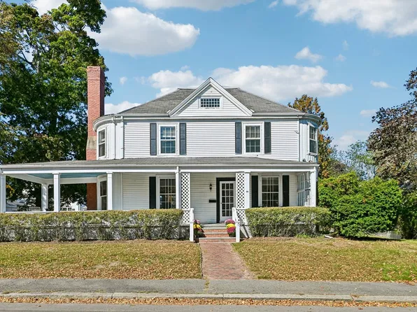 44 Ocean St, Nahant, MA 01908
