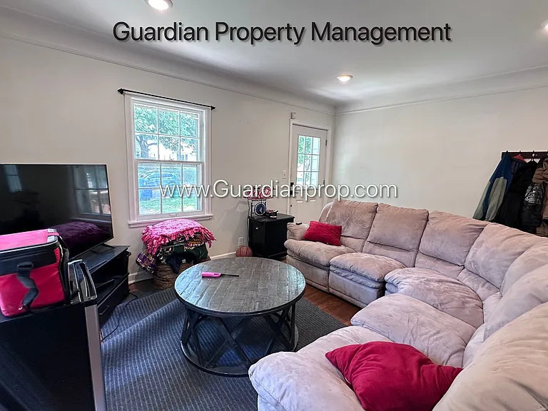 2919 Zarthan Ave S — Photo 5
