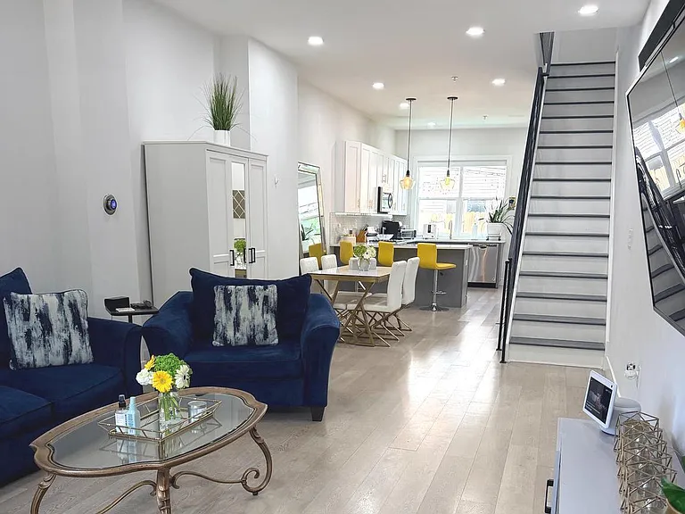 2239 Tasker St — Photo 3